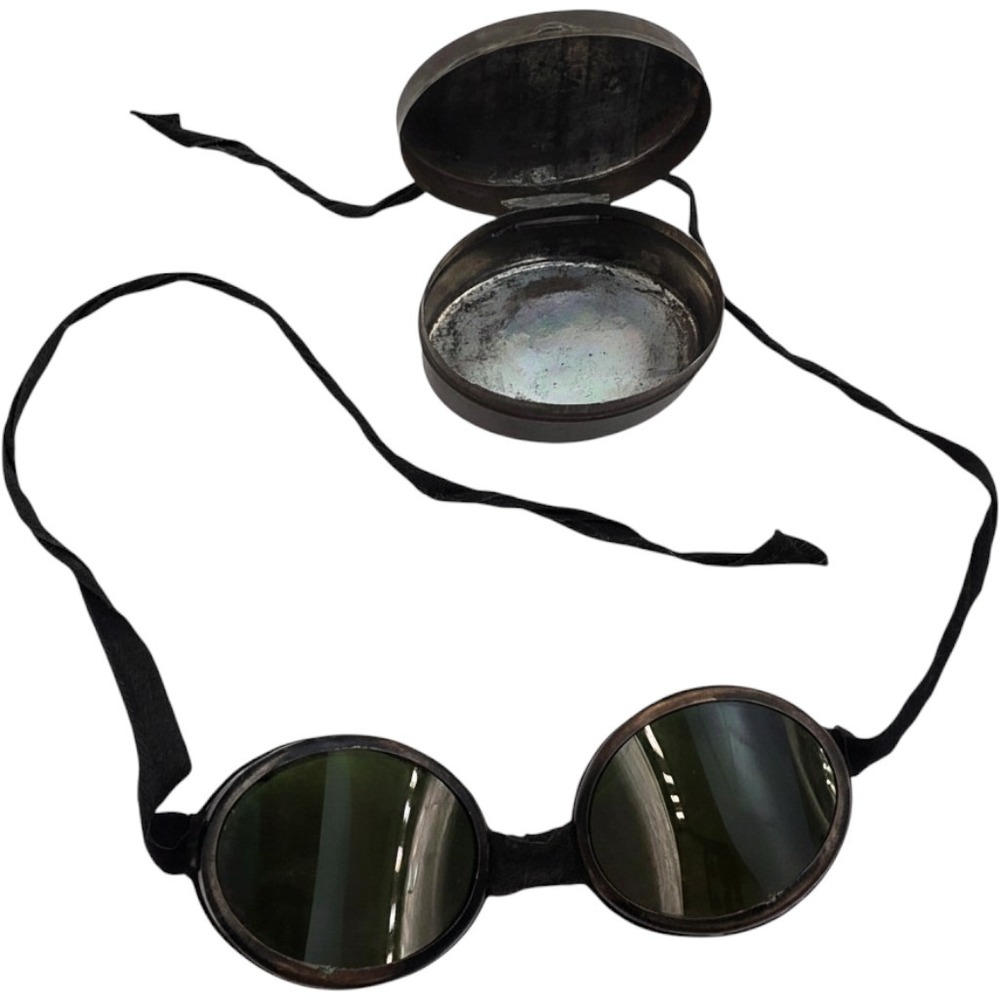 Vintage Military Style Goggles Dark Green Lens Metal Tin Case Black Ribbon O5